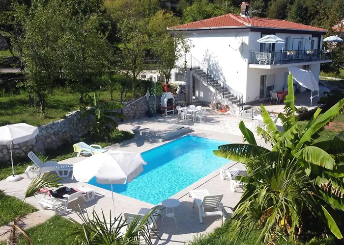 Apartments Ema