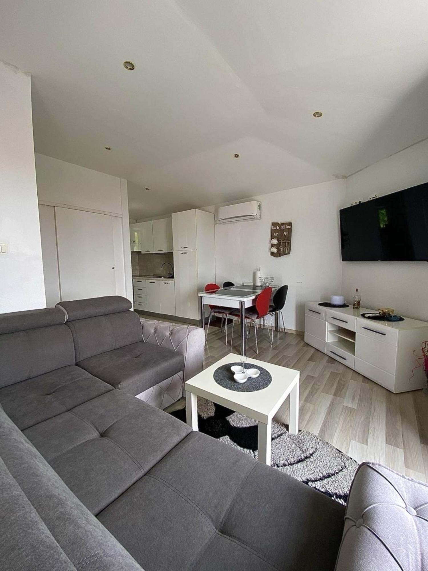 Ema Apartment *