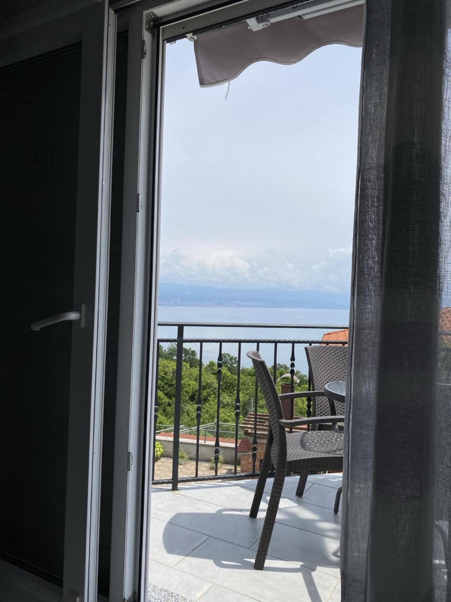 Ema Apartment