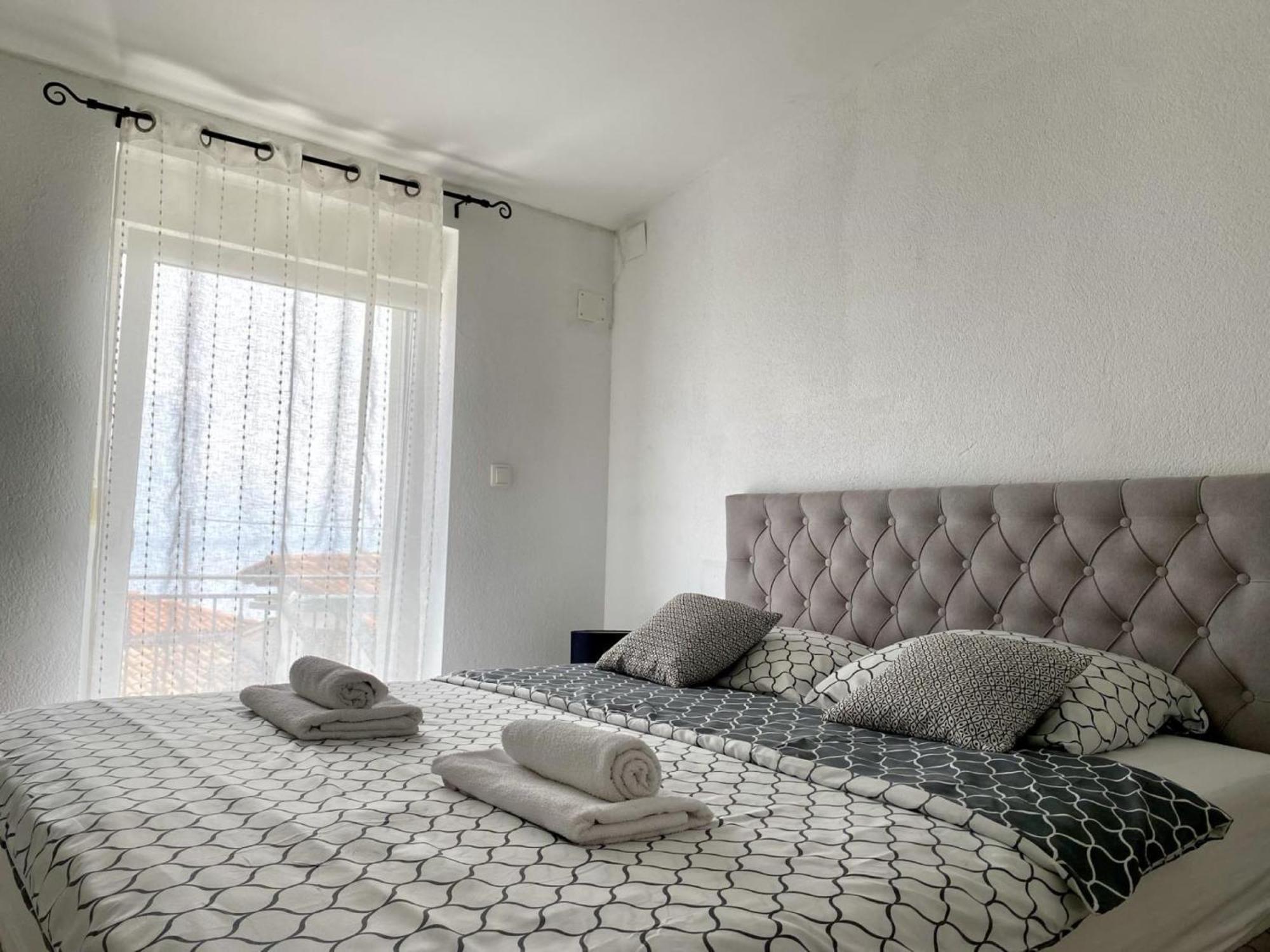 Ema Apartment *